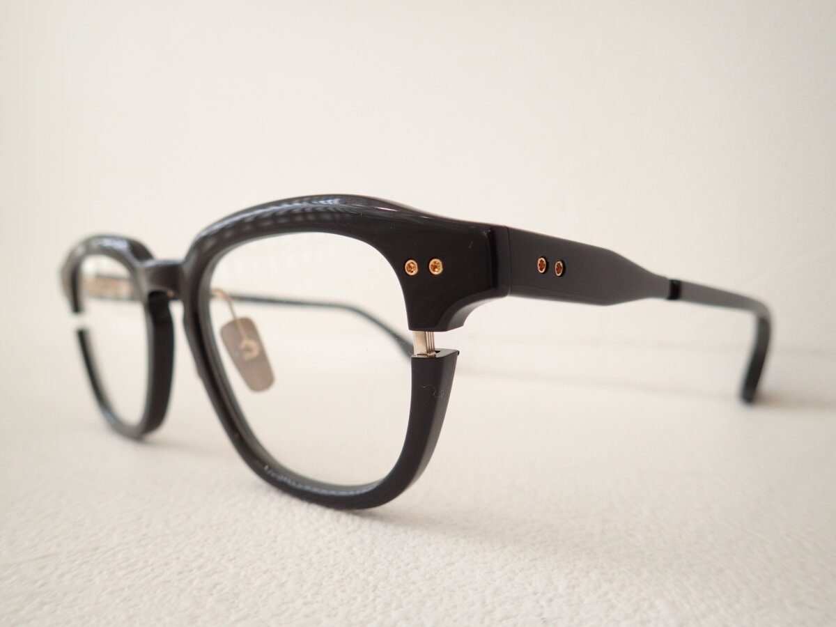 金属が露出することで1ランクUPの印象へ・・・｜ディータ（DITA）2020