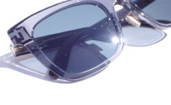 深みグレーのクリアサングラス｜TOM FORD(トムフォード) TF1163K-20A