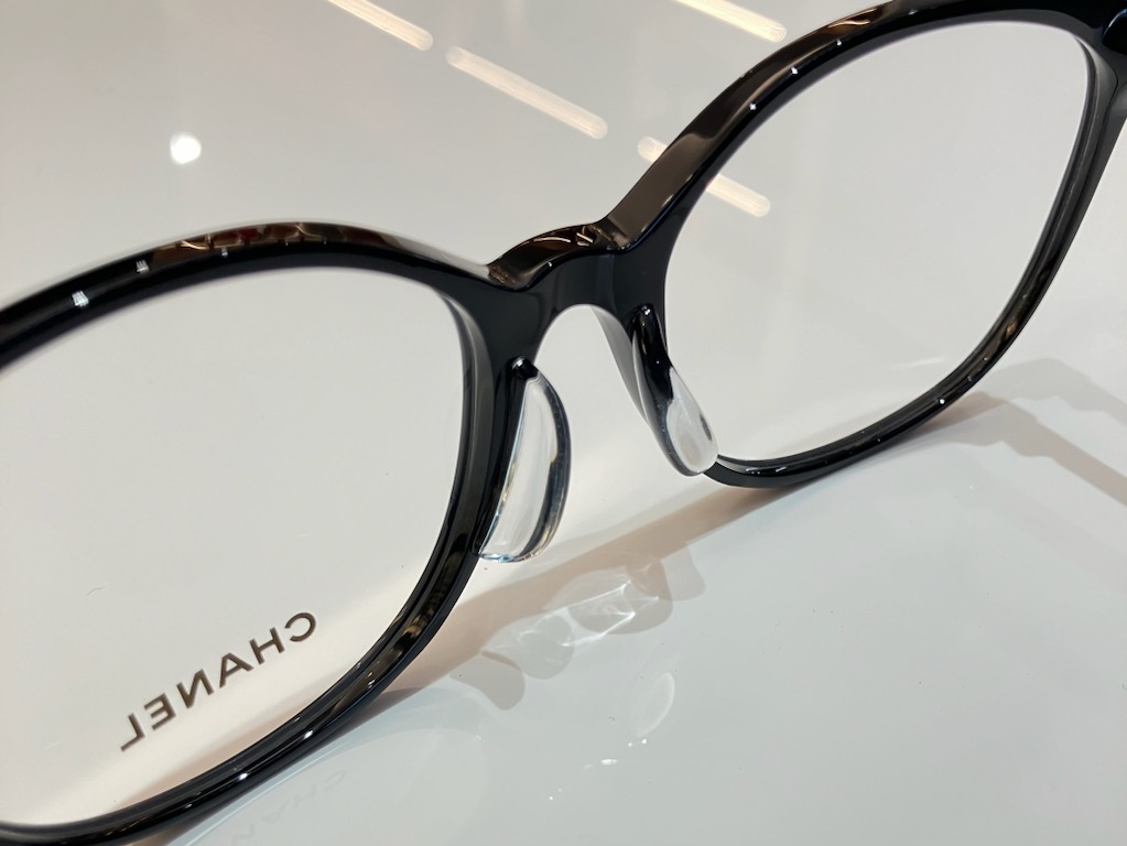 お客様の眼鏡フレームをハナモリ加工してみました-CHANEL 加工 