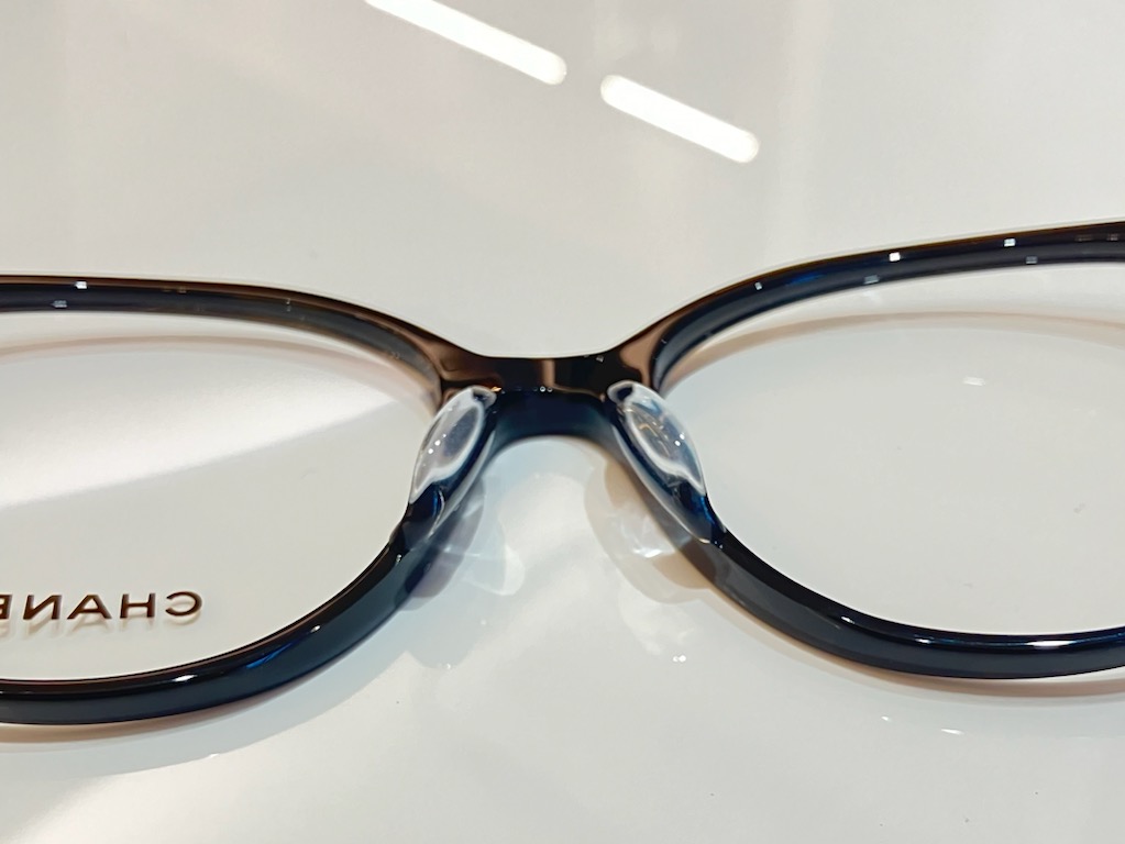 お客様の眼鏡フレームをハナモリ加工してみました-CHANEL 加工 