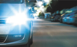 夜間運転時の対向車のライト対策！？｜ナイトビュー 東海光学レンズ