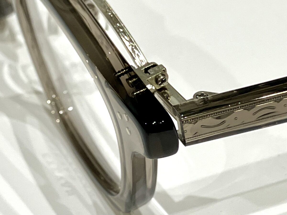 大胆なFLIP UP(跳ね上げ)仕様|アイヴァン(EYEVAN)「Sadler-FP」-EYEVAN