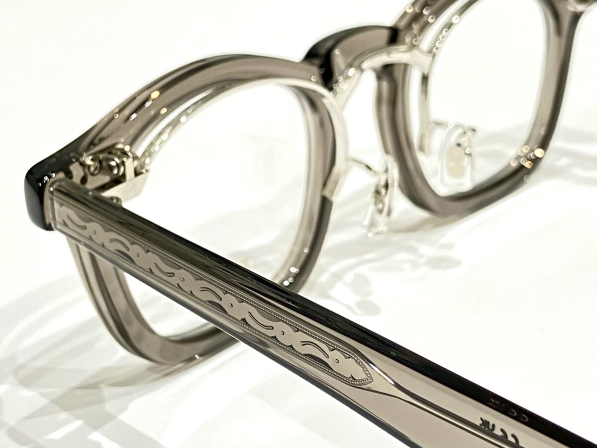 大胆なFLIP UP(跳ね上げ)仕様|アイヴァン(EYEVAN)「Sadler-FP」-EYEVAN