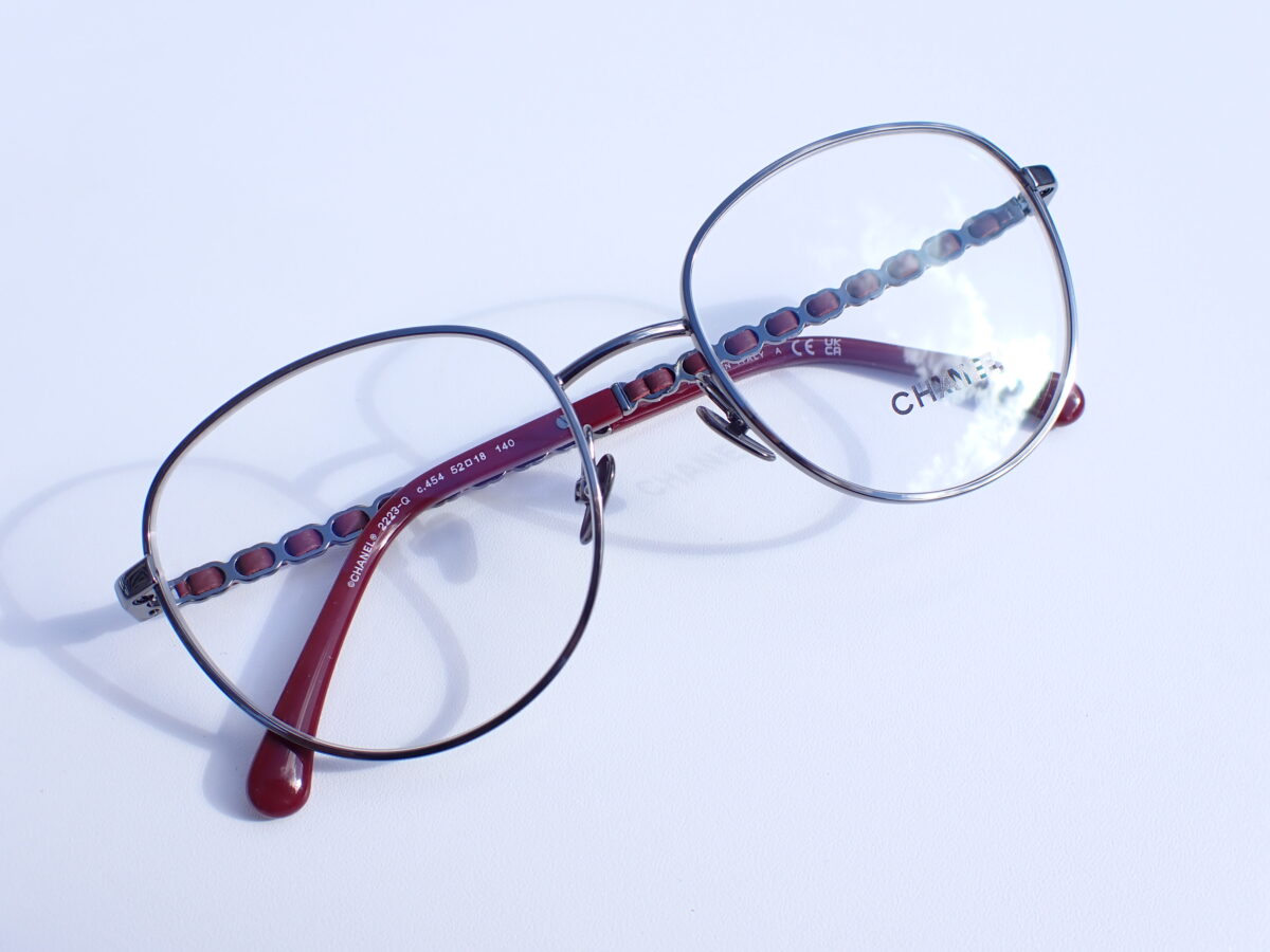 チェーンとメタルのパントシェイプフレーム｜CHANEL(シャネル) 2223Q-CHANEL 