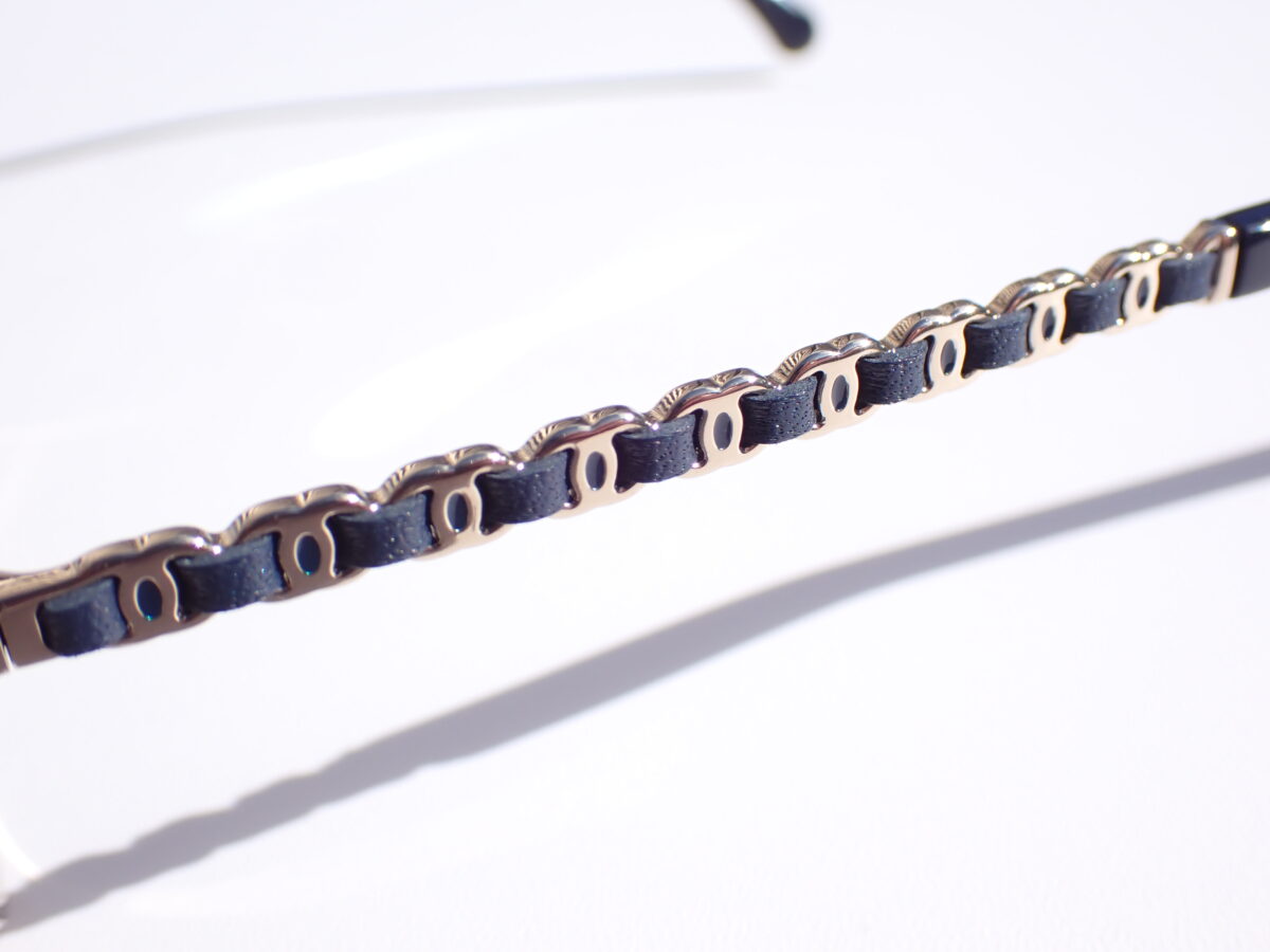 チェーンとメタルのパントシェイプフレーム｜CHANEL(シャネル) 2223Q-CHANEL 