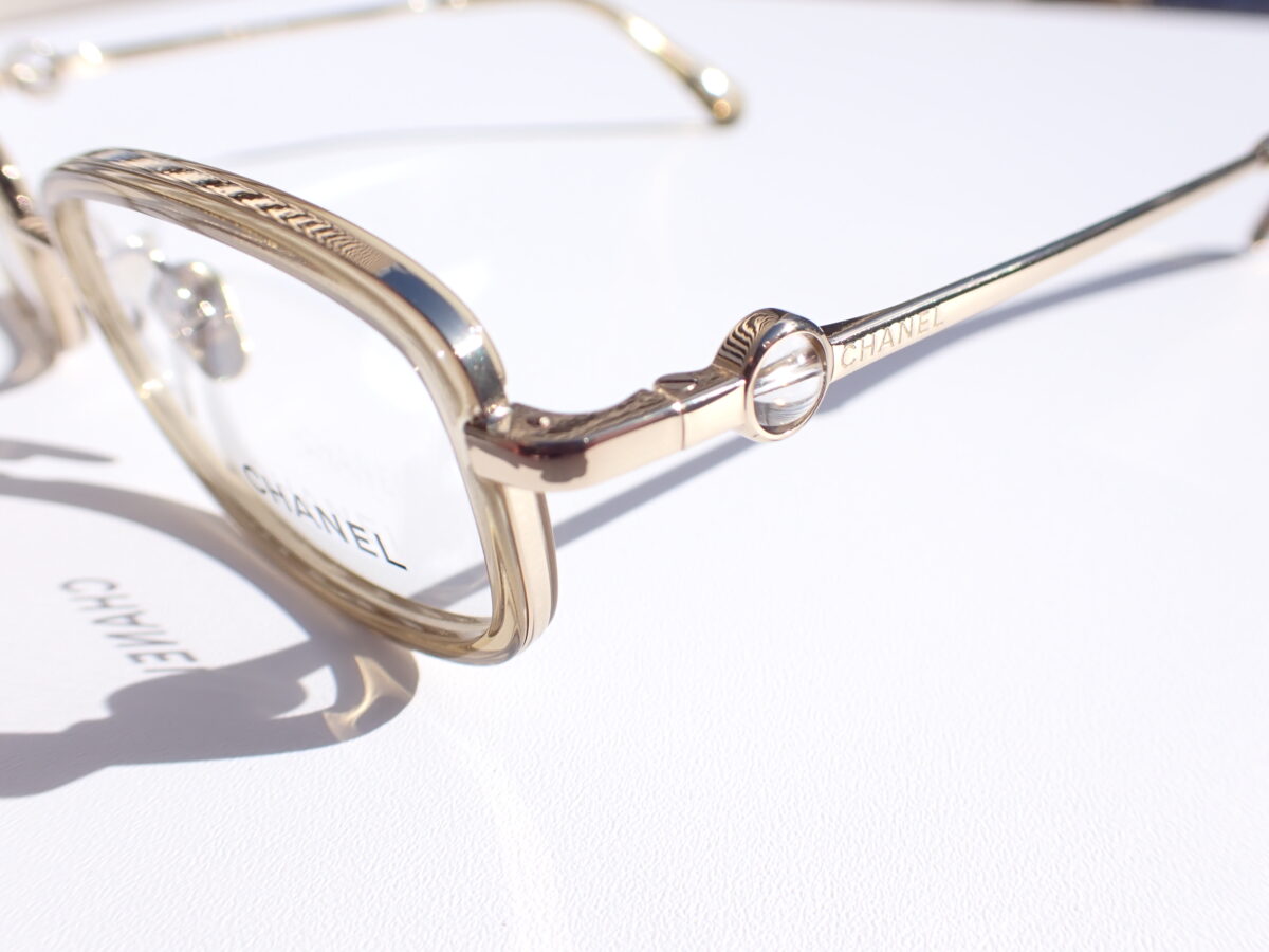 セルとメタルのコンビネーションフレーム｜CHANEL(シャネル) 2221-CHANEL 
