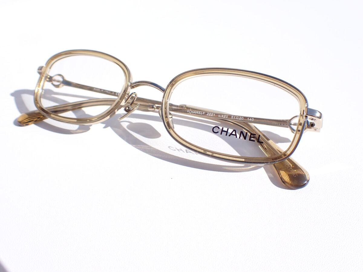 セルとメタルのコンビネーションフレーム｜CHANEL(シャネル) 2221-CHANEL 