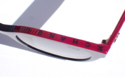 ブラック×レッドのビビットカラーサングラス｜CHANEL(シャネル) 5414A