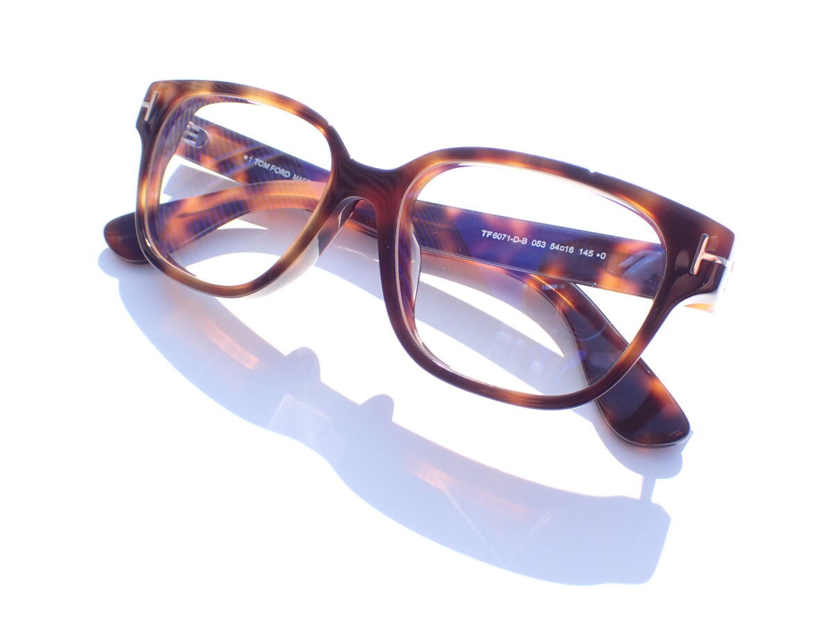 ボリューム感のあるセルフレーム｜TOM RORD(トムフォード) TF6071DB-TOM FORD 