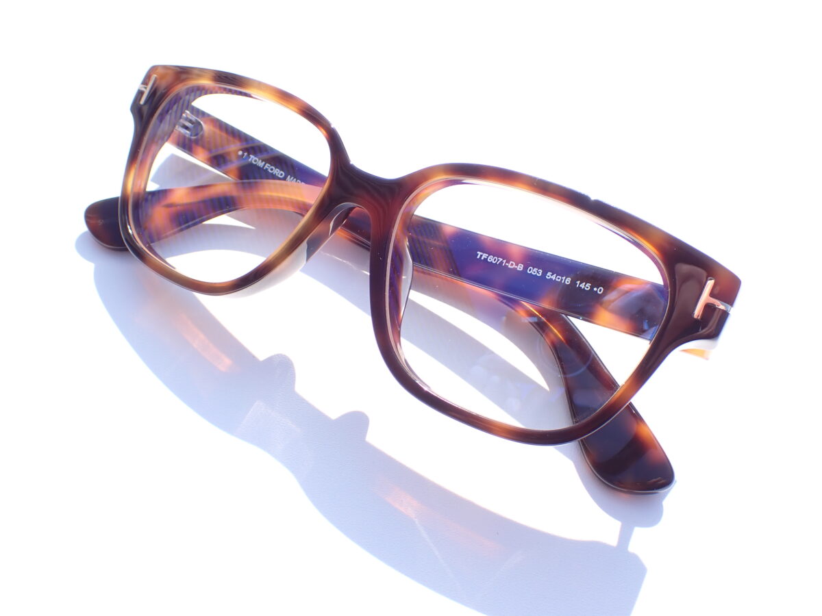 ボリューム感のあるセルフレーム｜TOM RORD(トムフォード) TF6071DB-TOM FORD 