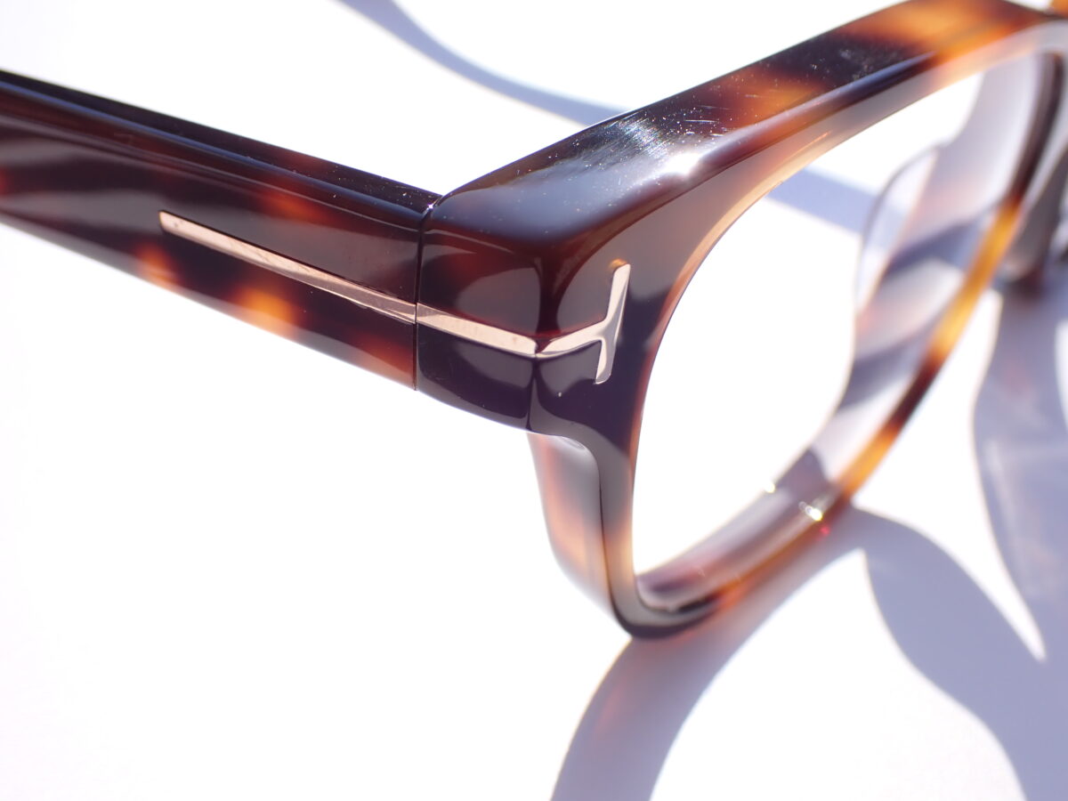 ボリューム感のあるセルフレーム｜TOM RORD(トムフォード) TF6071DB-TOM FORD 