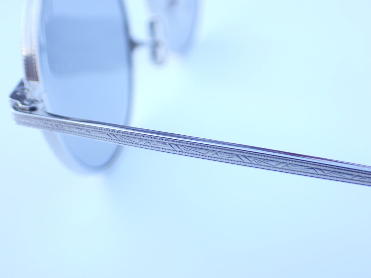 彫刻とラインが美しいメガネ|EYEVAN(アイヴァン)「Safari」-EYEVAN