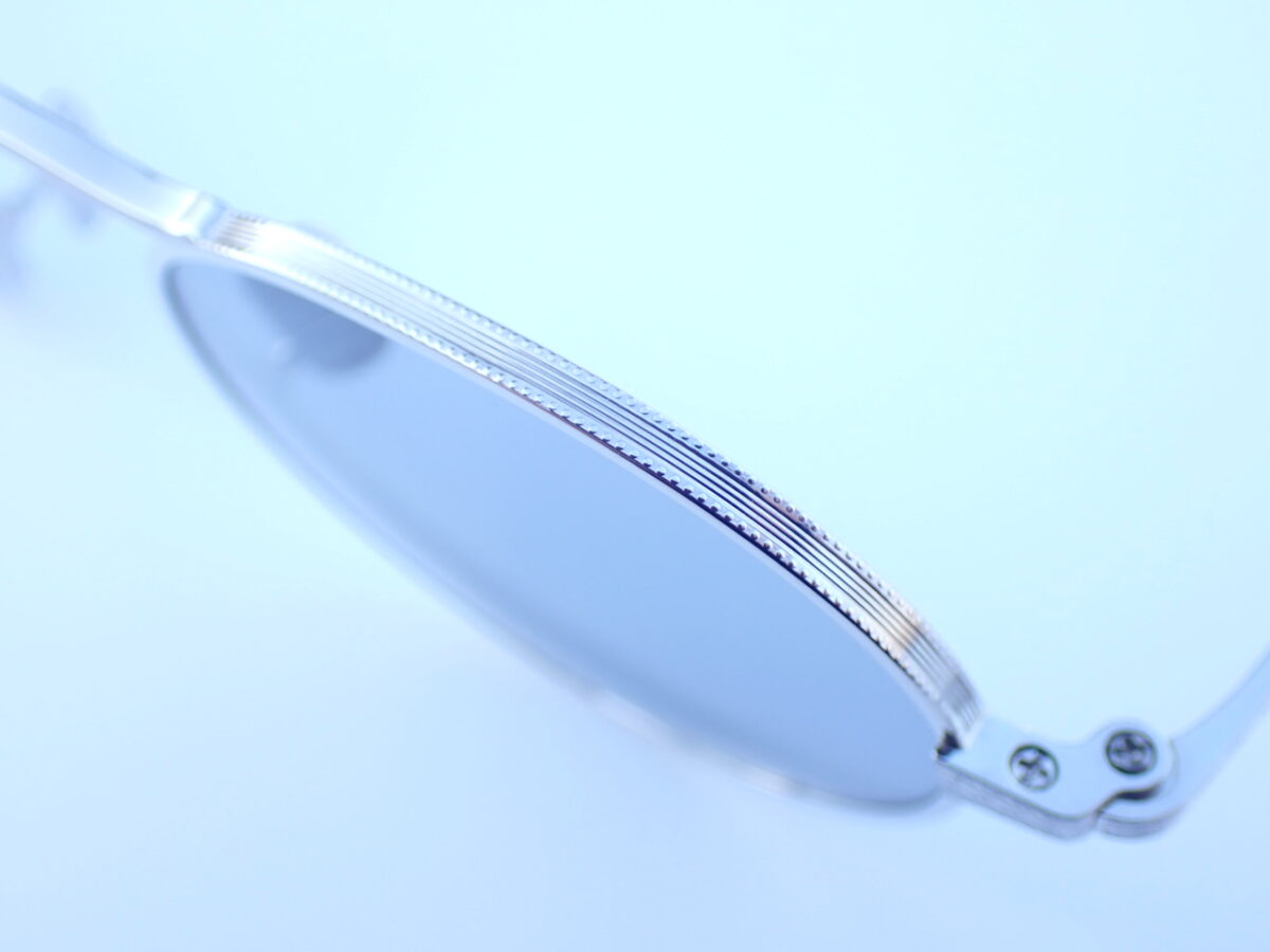 彫刻とラインが美しいメガネ|EYEVAN(アイヴァン)「Safari」-EYEVAN