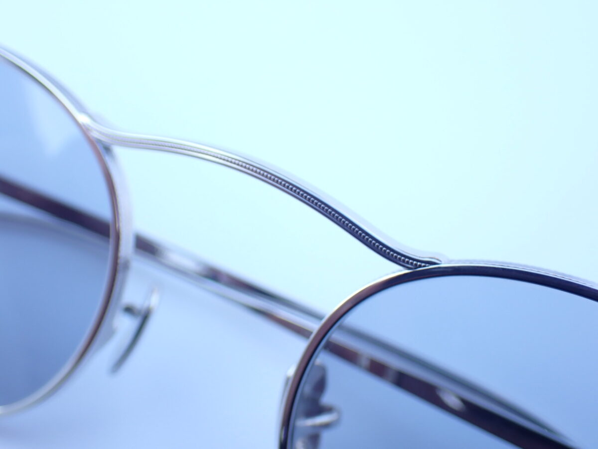 彫刻とラインが美しいメガネ|EYEVAN(アイヴァン)「Safari」-EYEVAN