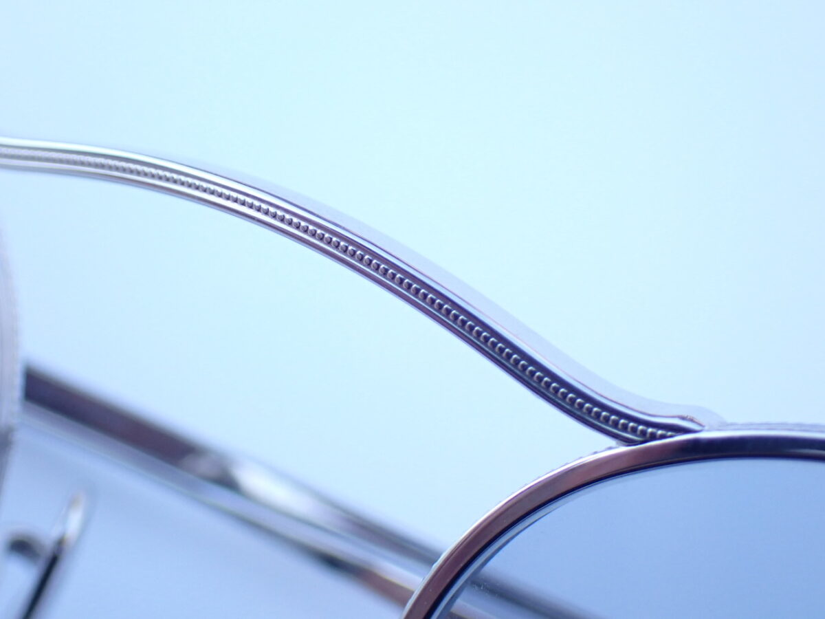 彫刻とラインが美しいメガネ|EYEVAN(アイヴァン)「Safari」-EYEVAN