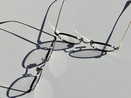 無機質なフルメタル感がいい｜アイヴァン（EYEVAN）「Thompson」