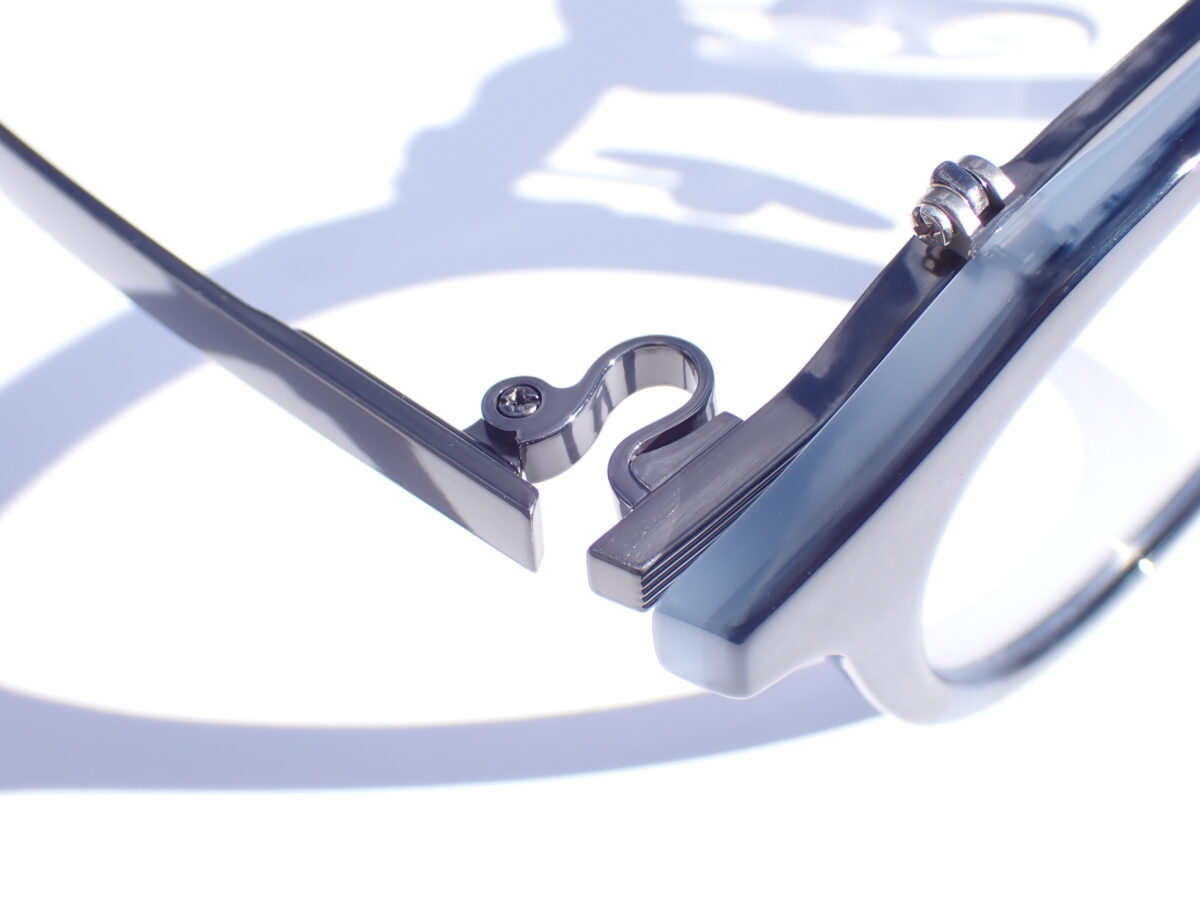 メタルとプラスチックフレームの跳ね上げスタイル｜999.9(フォーナインズ) M-400-999.9 