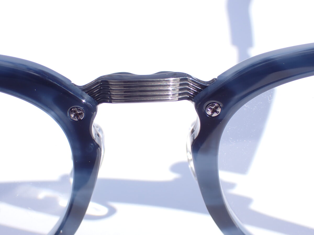 メタルとプラスチックフレームの跳ね上げスタイル｜999.9(フォーナインズ) M-400-999.9 