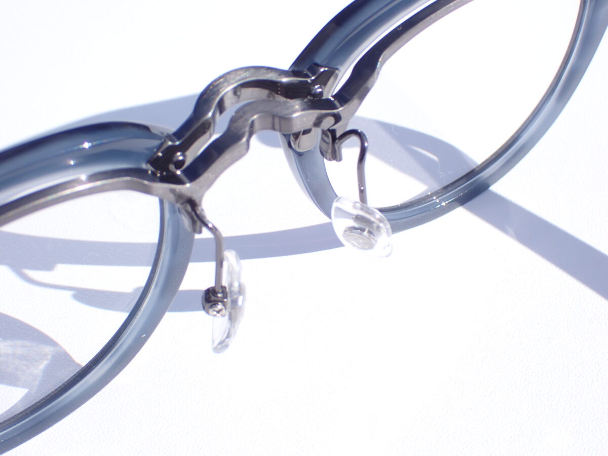 メタルとプラスチックフレームの跳ね上げスタイル｜999.9(フォーナインズ) M-400-999.9 