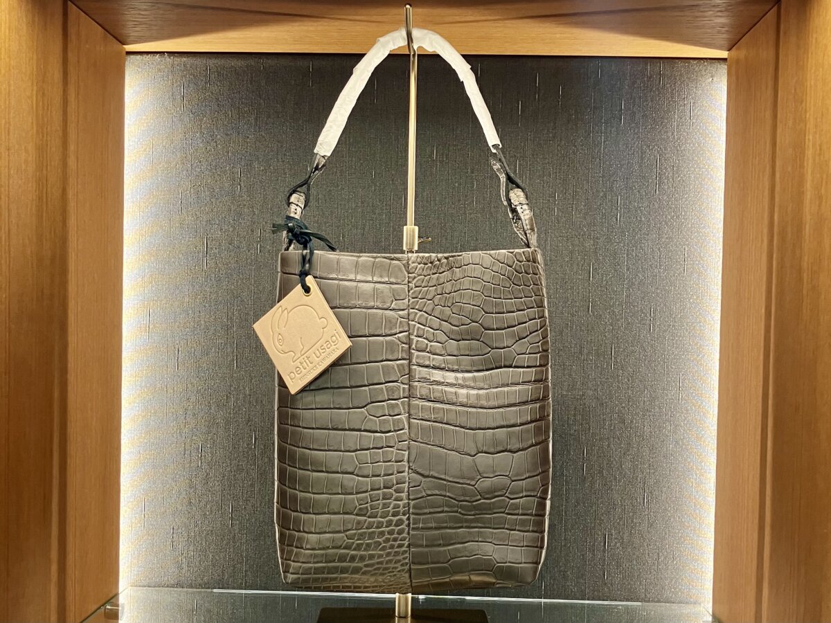クロコダイルの美しい2WEY鞄｜CWS deformer bag / co22fwcws010｜crocodile leather-cornelian taurus by daisuke iwanaga その他 