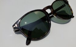 程よい丸みのサングラス｜TOM FORD(トムフォード) TF1097