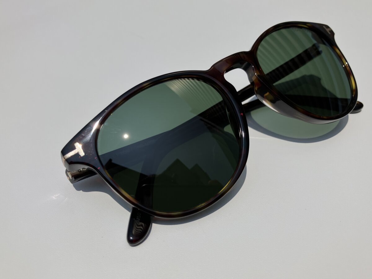 程よい丸みのサングラス｜TOM FORD(トムフォード) TF1097-TOM FORD 