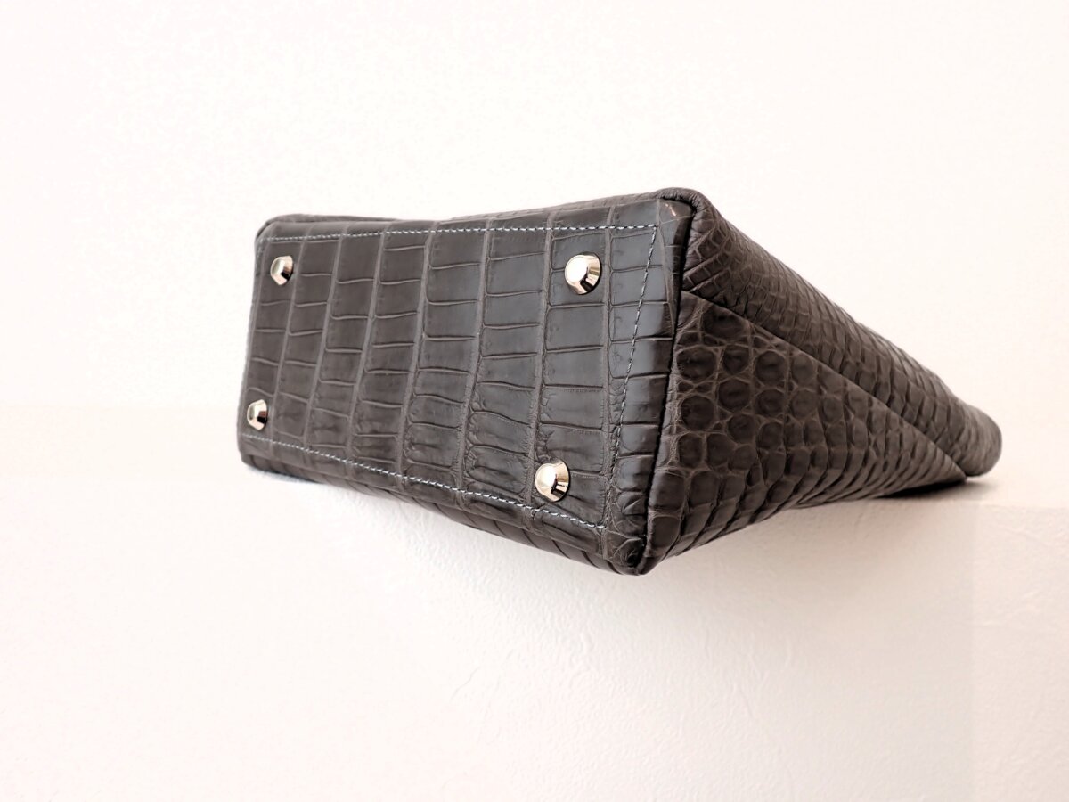 ”クロコダイル”でセミオーダーするミニトート｜コーネリアンタウラス（cornelian taurus by daisuke iwanaga）co22fwpts040-crocodileleather-cornelian taurus by daisuke iwanaga その他雑貨 