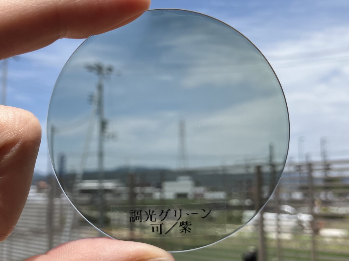 調光レンズで比べてみた【紫外線・可視光線】-レンズ