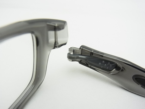 ビジネスもスポーツもこの一本★CROSSLINK-OAKLEY 