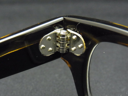OLIVER PEOPLES 仕様変更 Ari-OLIVER PEOPLES 