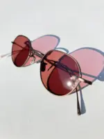 レトロなオーバルシェイプサングラス｜TOMFORD(トムフォード