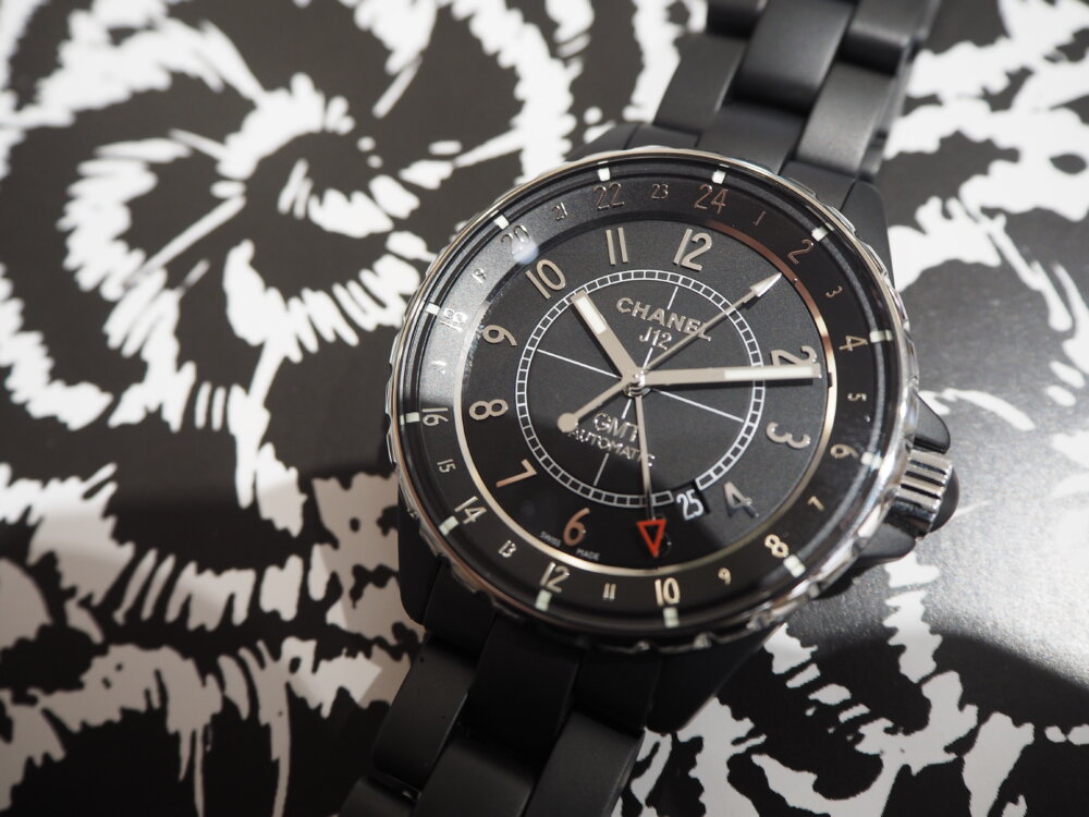 ハイテク セラミックが魅力的「シャネル J12 GMT」 ｜ oomiya 鹿児島店