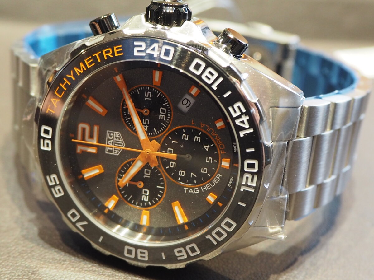 TAGHeuer】蛍光カラーが印象的な新作「フォーミュラ1クロノ