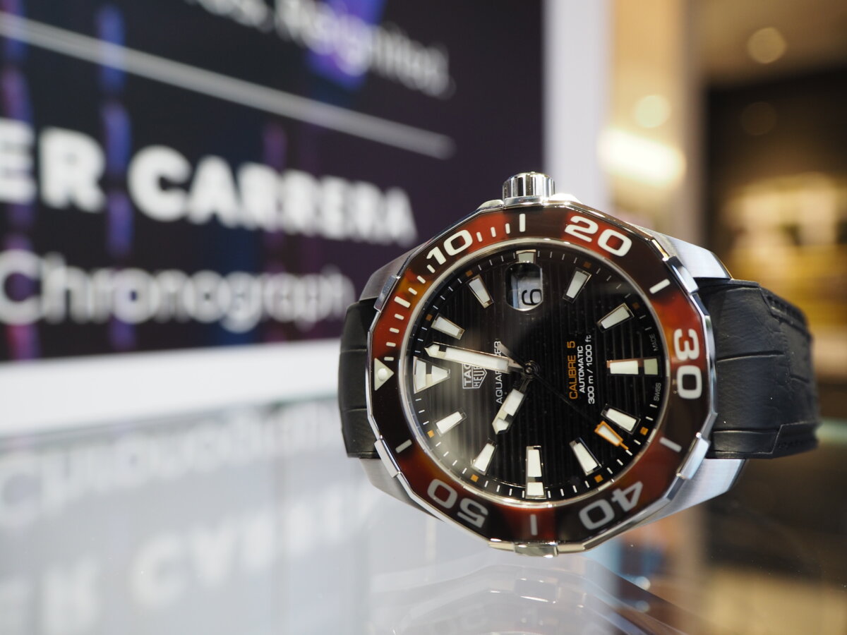 TAG HEUER アクアレーサー キャリバー5 自動巻き 腕時計 べっ甲柄が印象的なユニーク時計…。タグ・ホイヤー「アクアレーサー