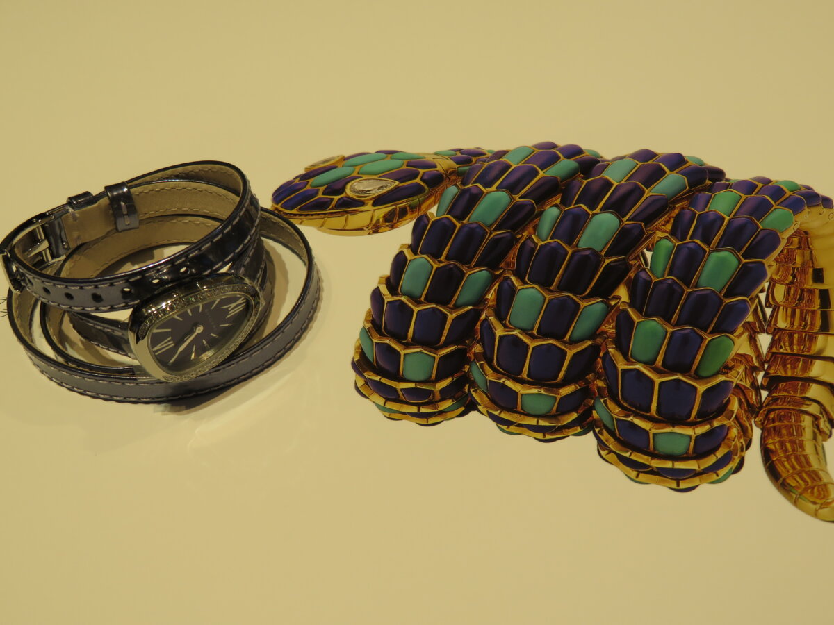 ブルガリ BVLGARIセルペンティ フォーエバー レザーバングル ゴールド蛇 ブルガリ BVLGARIセルペンティ フォーエバー レザーバングル ゴールド