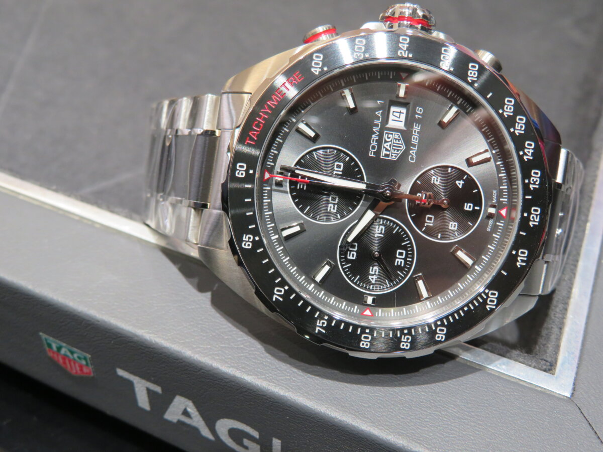 TAG HEUER Formula 1 Calibre 16自動巻き時計 大人を感じるレーシングウォッチ…。タグ・ホイヤー「フォーミュラ1