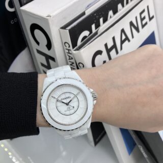 【 シャネル 】ワントーンカラーで魅せる シャネルＪ12「ファントム」