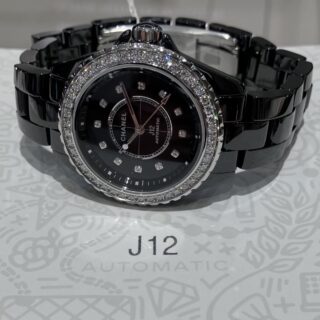 【 シャネル 】シャネルのウォッチメイキングを象徴するセラミックモデル「J12」をご紹介。