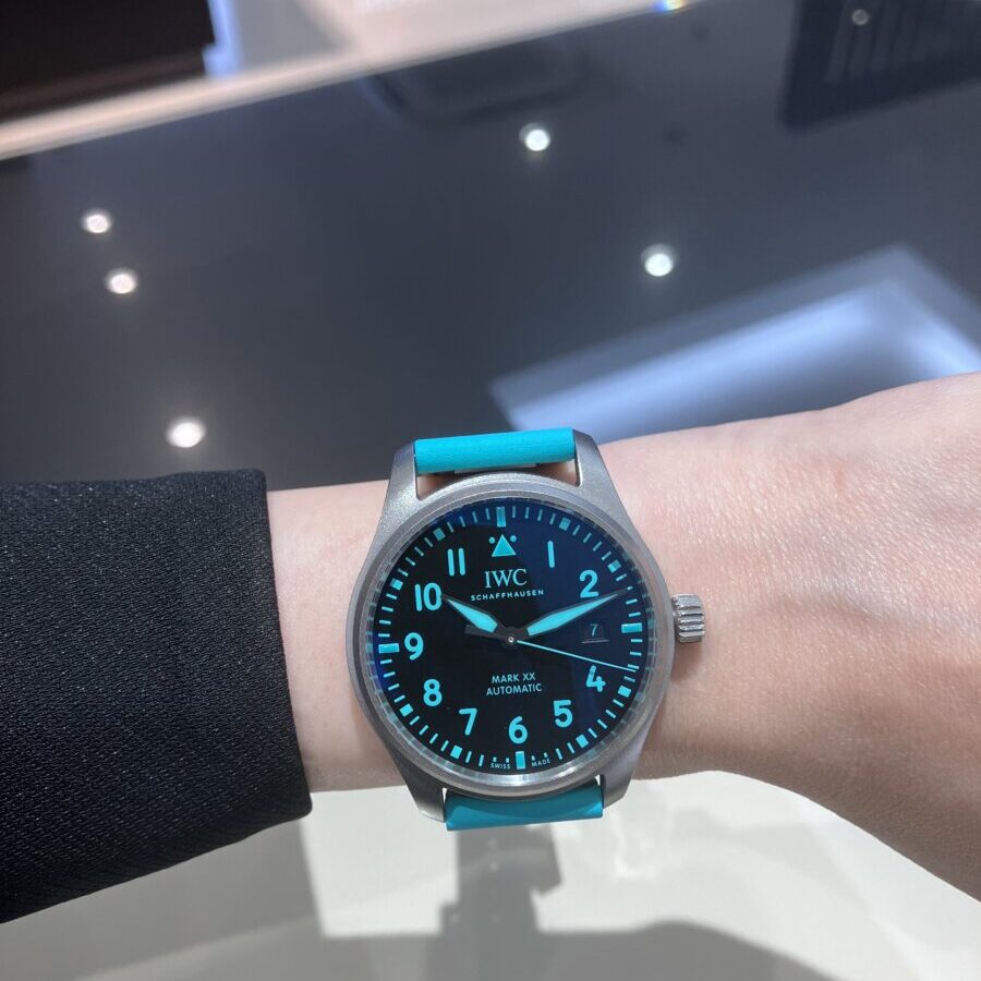 【 IWC 】初入荷！ブラック文字盤にチームカラーの「グリーン」が映えるパイロット・ウォッチの新作をご紹介。-IWC -IMG_4543-edited