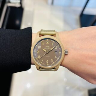 【 IWC 】サンドカラーのセラミックが特徴的な「パイロットウォッチ」の新作モデルが初入荷！！