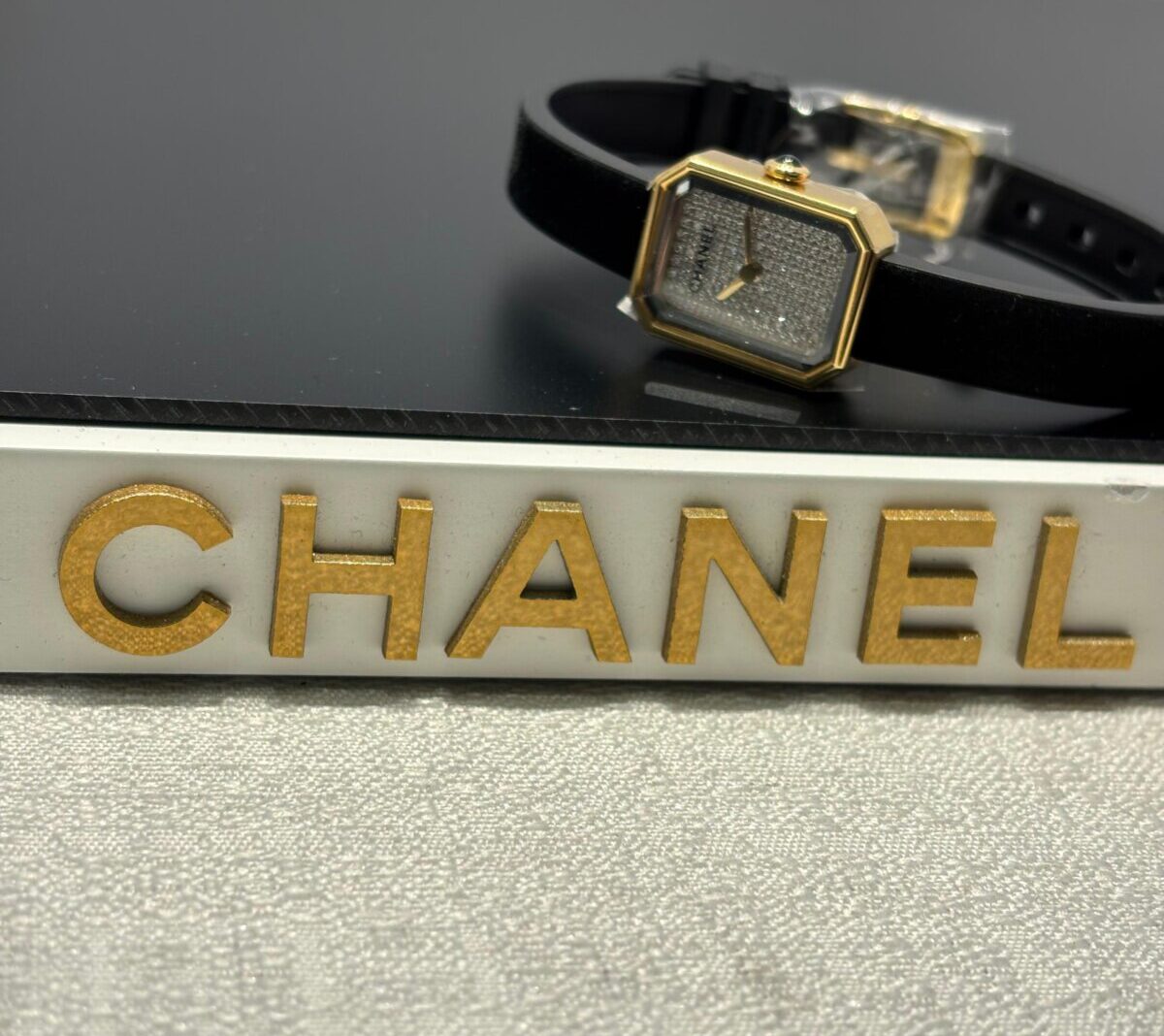 シャネル 】ダイヤモンドが贅沢に敷き詰められた「プルミエール