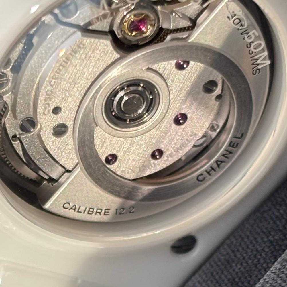 【 シャネル 】J12 33mmの新解釈。キャリバー12.2を搭載した「ダイヤモンド ベゼル」-CHANEL -IMG_0801