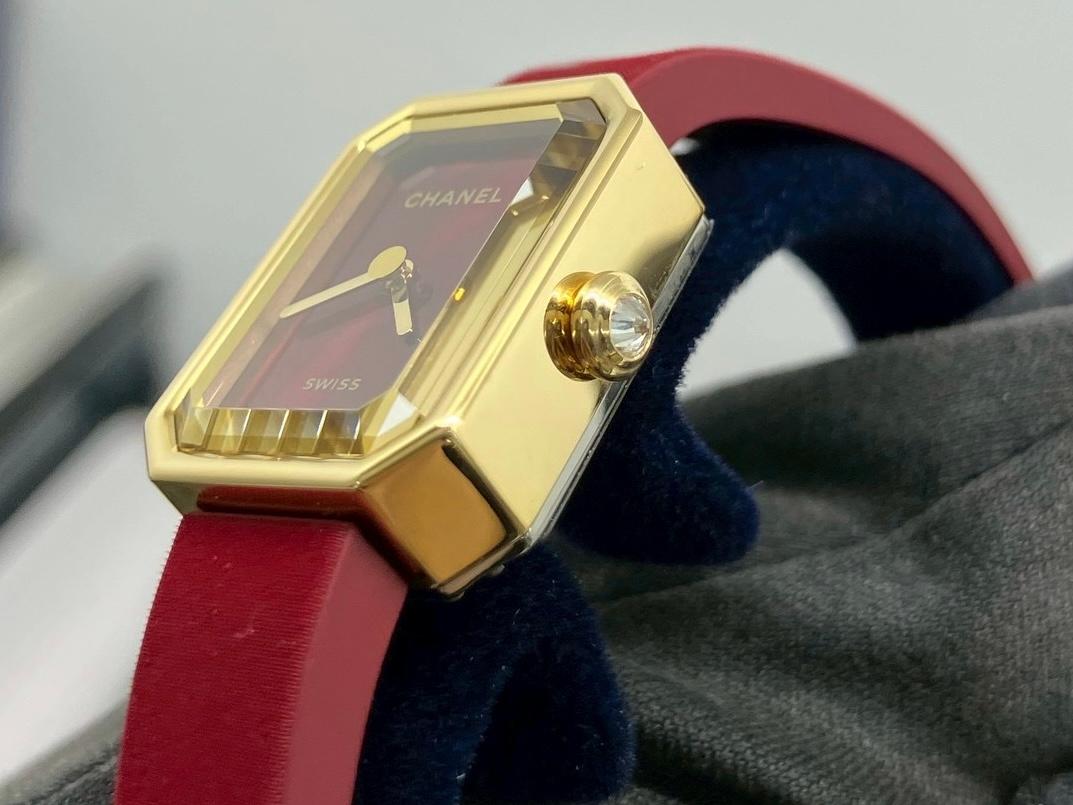 画像 【 シャネル 】鮮やかで大胆な赤…2026年 新作「プルミエール リボン レッド」 入荷いたしました!!-CHANEL -IMG_1200