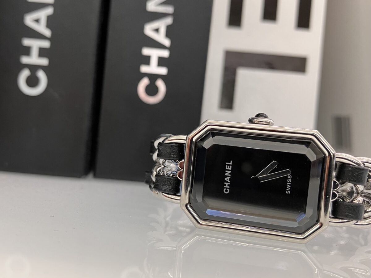 画像 【CHANEL】ハンドバックのチェーンを思わせる、レザーを編み込んだブレスレット「プルミエール アイコニック チェーン」-CHANEL -IMG_6161