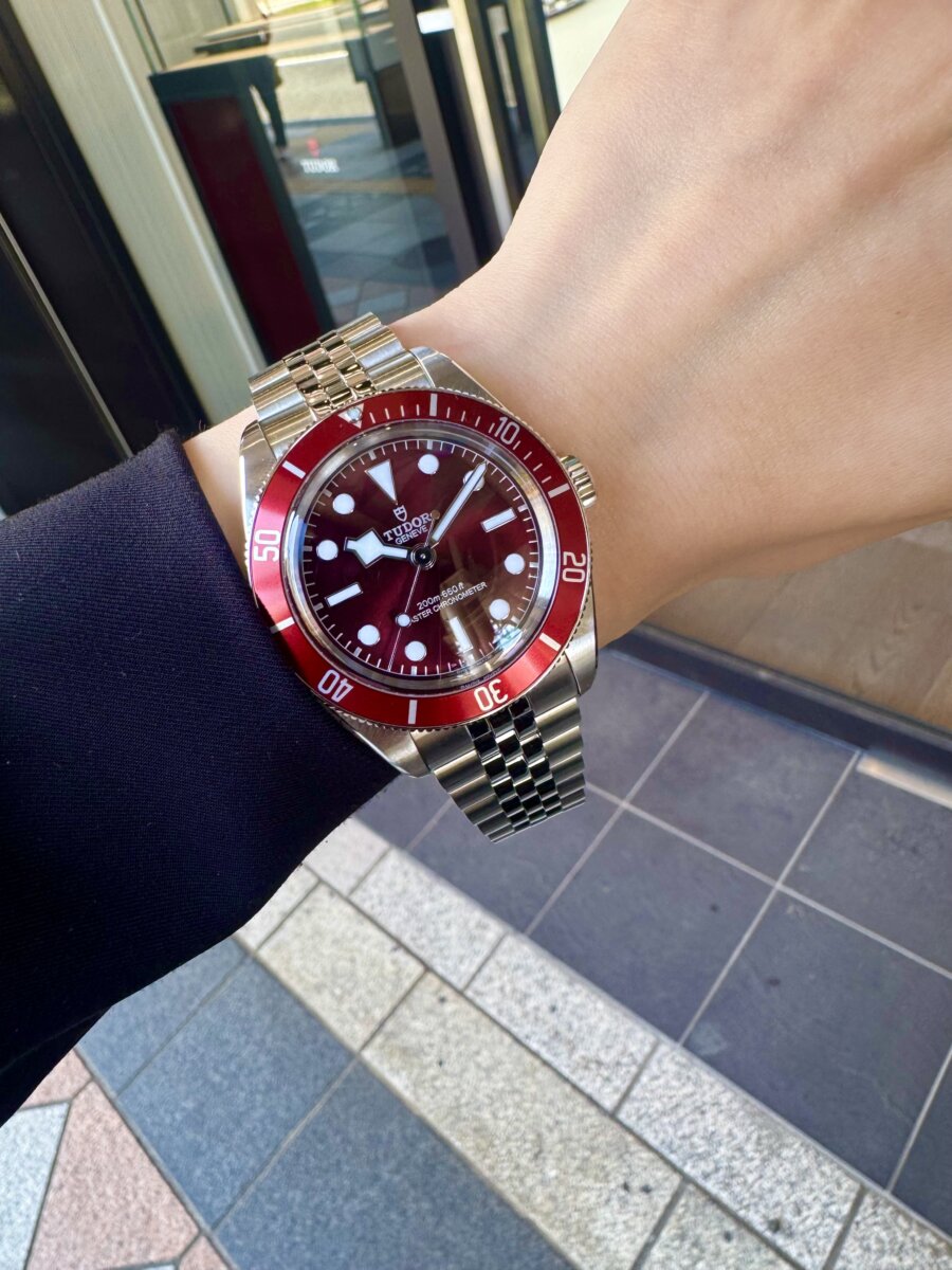 【TUDOR】洗練された存在感を放つバーガンディダイアル「ブラックベイ 58」-TUDOR -IMG_5009