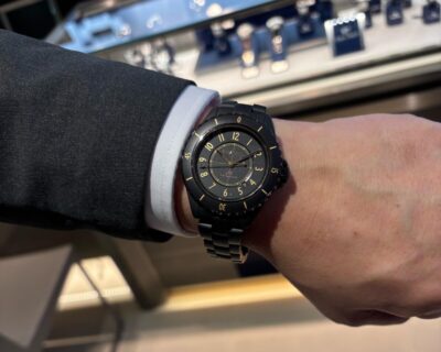 【 シャネル 】艶消しのブラックに映えるゴールドが存在感を放つ「J12 GOLDEN BLACK」