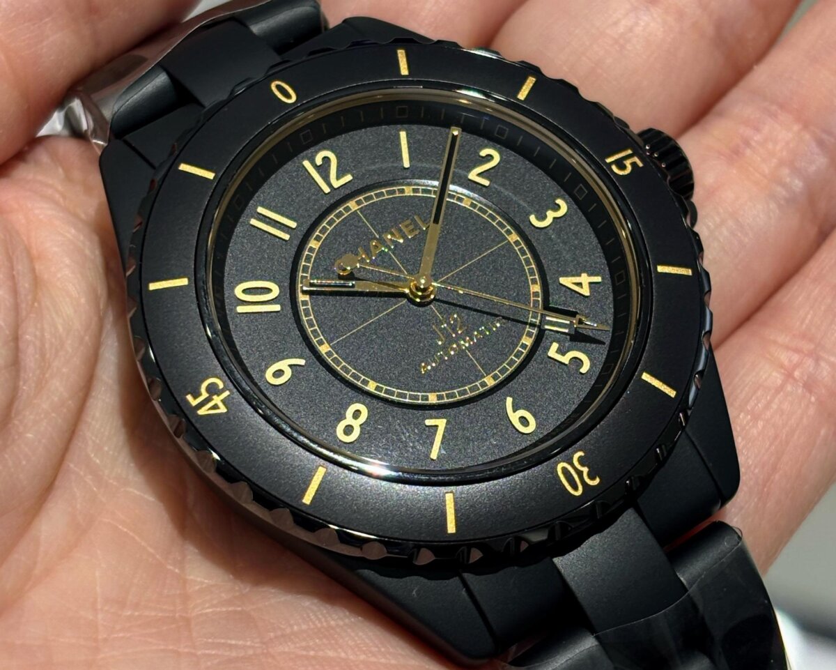 【 シャネル 】艶消しのブラックに映えるゴールドが存在感を放つ「J12 GOLDEN BLACK」-CHANEL -IMG_2735-1