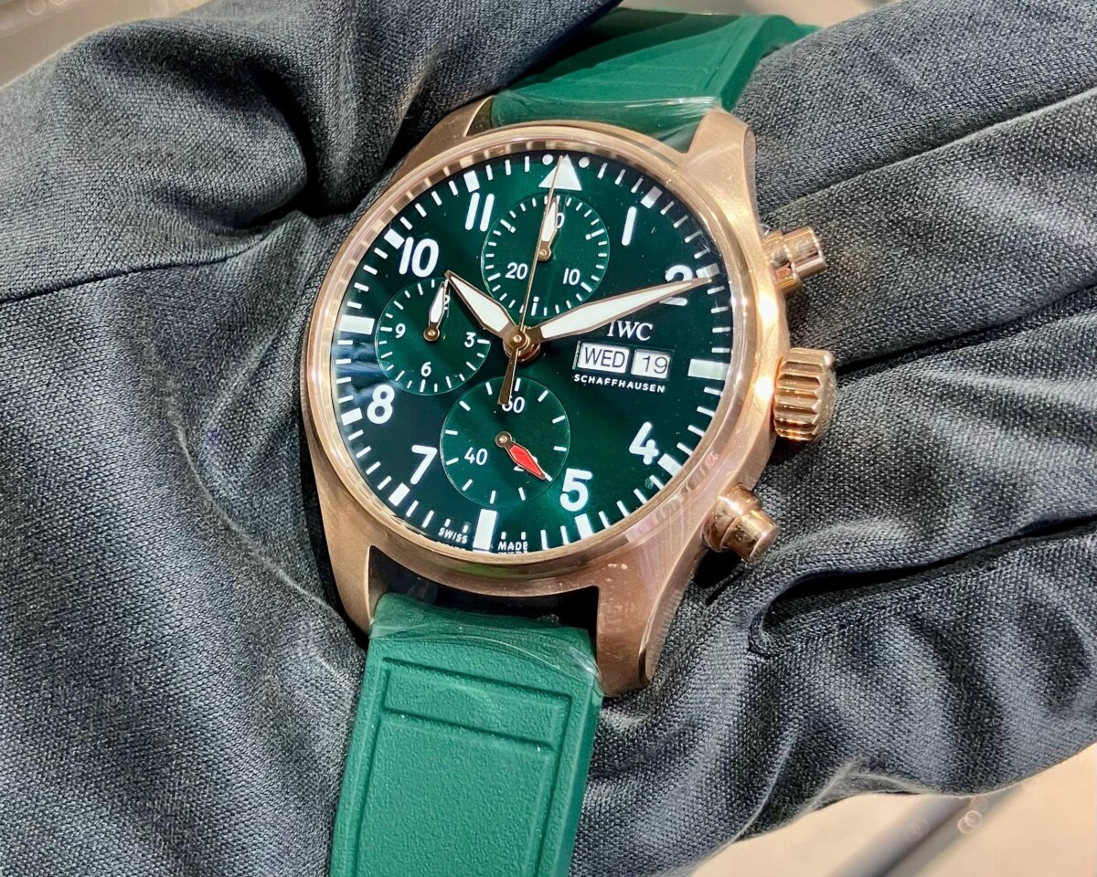 【 IWC 】一歩先の大人の個性が光る「レッドゴールド×グリーン」のパイロット・ウォッチ・ クロノグラフ41-IWC -IMG_2991