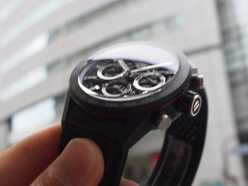 これがカーボンの真骨頂！タグ・ホイヤーカレラの自信作！ ｜ oomiya