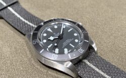 【チューダー】なぜシルバー？「ブラックベイ 58 925」が時計好きに刺さる理由3選。